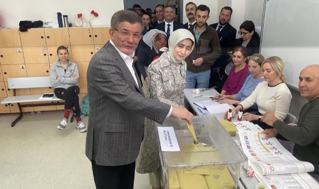 Gelecek Partisi Genel Başkanı Davutoğlu oyunu İstanbul'da kullandı