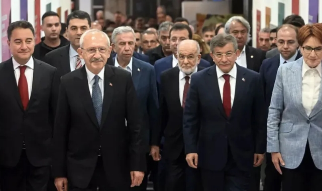 Gelecek Partisi'nde büyük deprem!