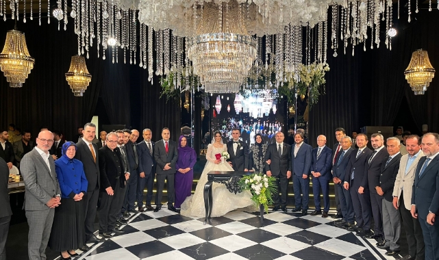 Genç çiftin düğünü siyasileri biraraya getirdi