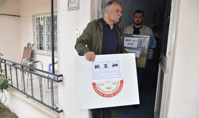 Gezici sandık seçimi eve götürüyor