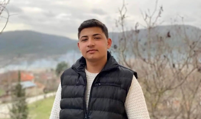 Gölete düşen otomobilde sıkışan gençten acı haber!
