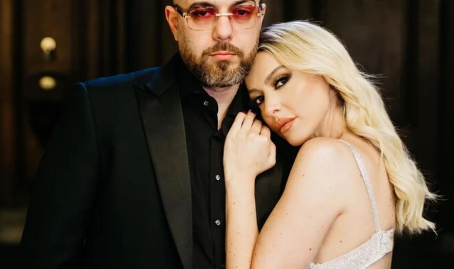 Hadise Murda ile nişan pozu verdi