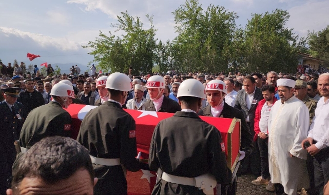 Hatay şehidini uğurladı