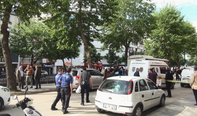 Husumetlisini sokak ortasında vurdu