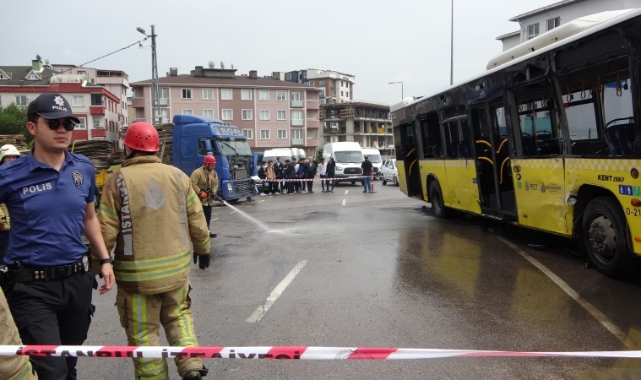 İETT otobüsüyle TIR çarpıştı: 5 yaralı
