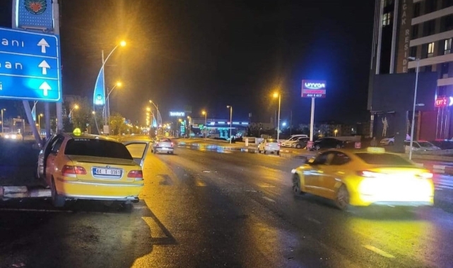 İki araç feci çarpıştı: 4 yaralı