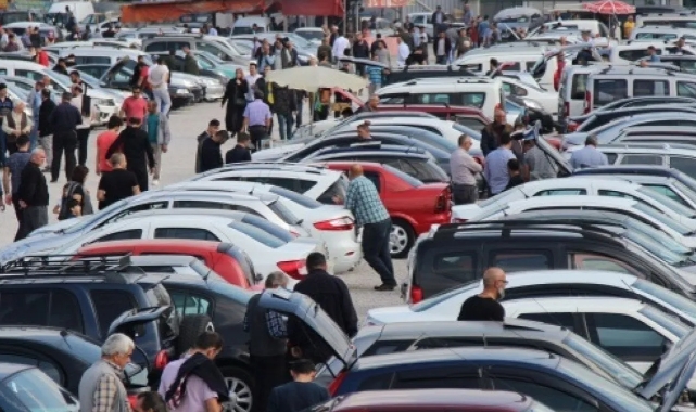 İkinci el otomobil fiyatları dibi gördü