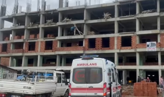 İnşaat iskelesinden düşen 4 işçi yaralandı