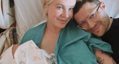 Ireland Baldwin anne oldu!