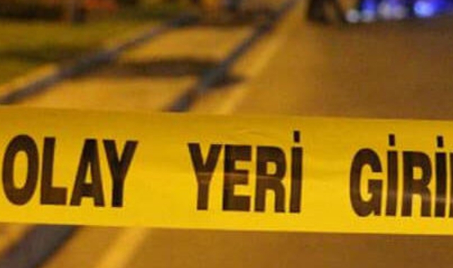 İş yerine giren otomobil hızla geri çıkıp kaçtı: 1 yaralı