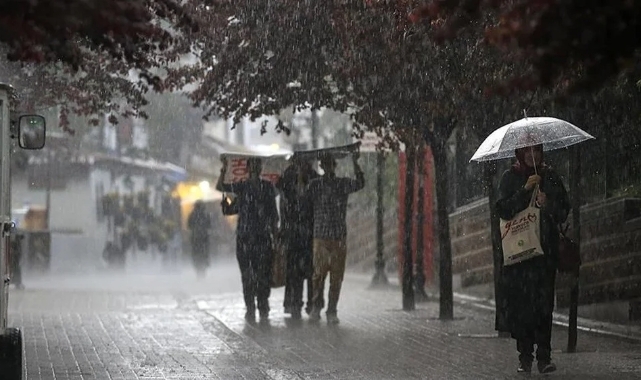 İş yerleri ve yollar sular altında kaldı