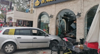 Isparta'da kendi işletmesine araçla daldı