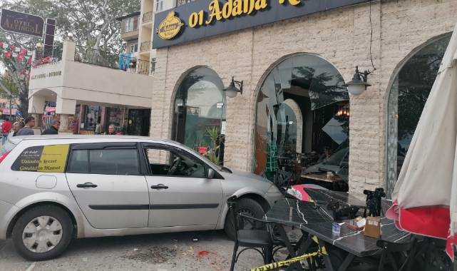 Isparta'da kendi işletmesine araçla daldı