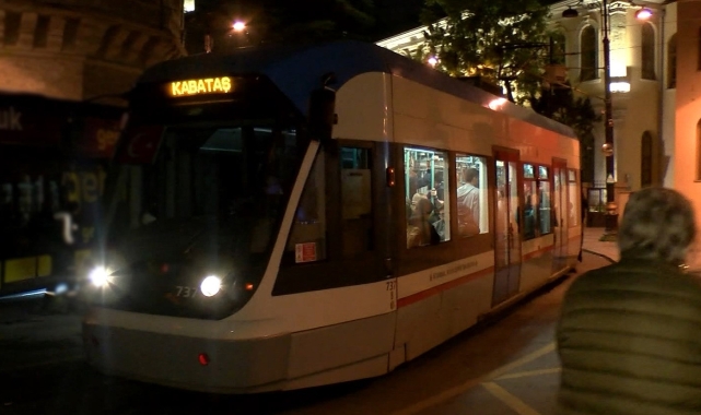 İstanbul'da tramvay raydan çıktı