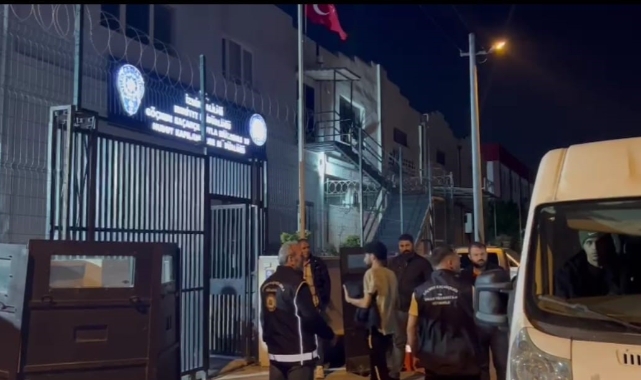 İzmir’de göçmen kaçakçılığı operasyonu