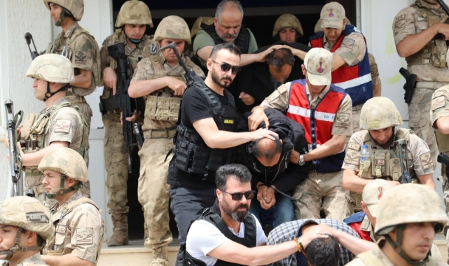 Jandarmadan araçları yağmalayanlara operasyon