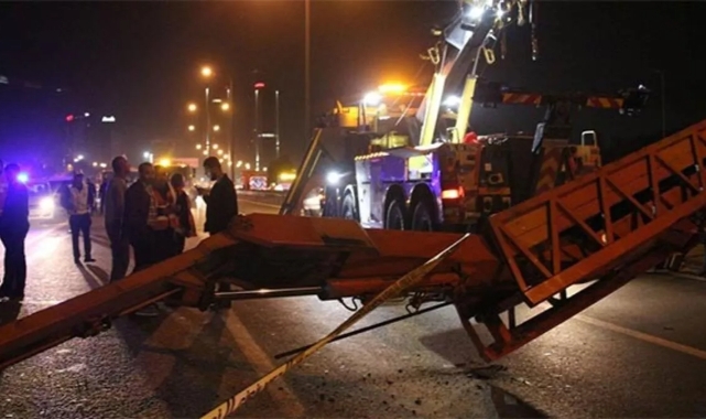 Japonya’da vinç araçların üzerine devrildi: 1 ölü, 1 yaralı 