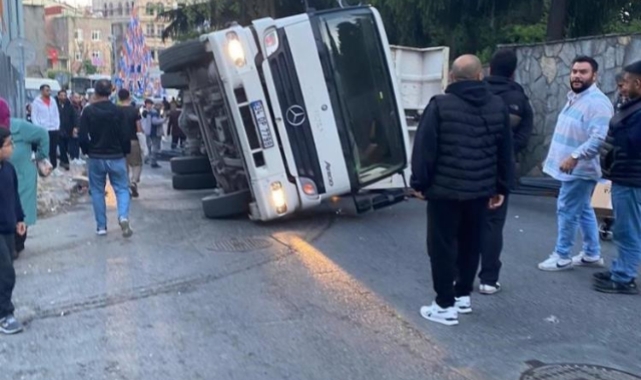 Kamyon aşırı yük nedeniyle yan yattı
