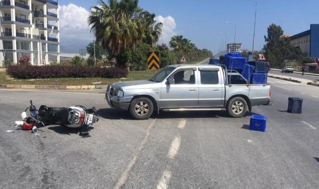 Kamyonetle motosiklet çarpıştı: 1 yaralı