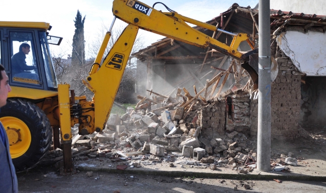 Karacabey’de metruk binalara geçit yok