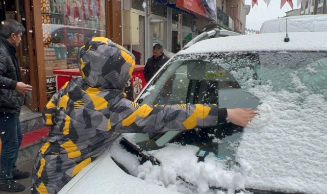 Kars’ta Mayıs ayında kar yağışı etkili oldu
