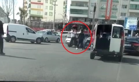 Kazadan sonra sürücüler birbirine girdi
