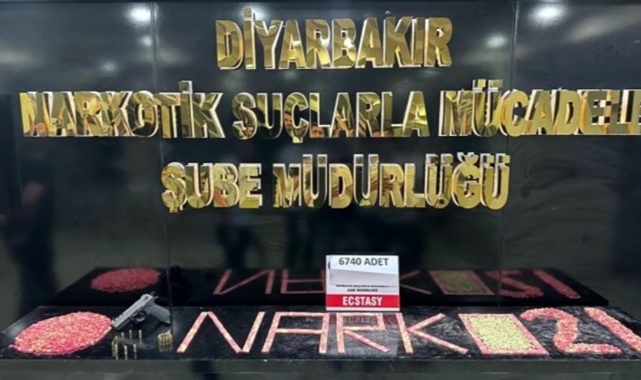 Kedi kumuna gizlenmiş uyuşturucu haplar ele geçirildi