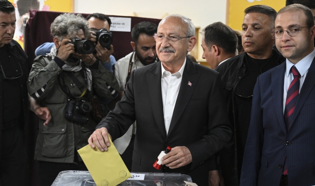 Kılıçdaroğlu, oy kullandığı sandıktan birinci çıktı
