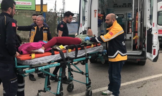 Köpeklerin saldırdığı motosikletli otomobille çarpıştı