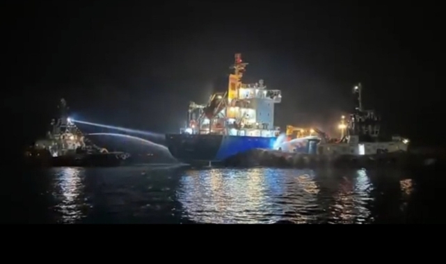 Küçükçekmece açıklarında tanker alevler içinde kaldı