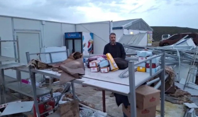 Kuvvetli rüzgar TOKİ şantiyesinin yemekhanesini yıktı