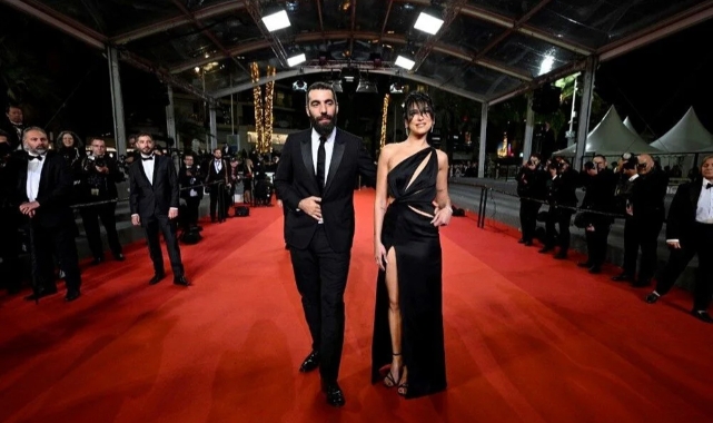 Lipa sevgilisi Romain Gavras ile ilk kez kırmızı halıda