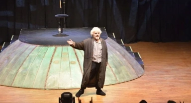 Londra Türkçe Konuşanlar Tiyatro Festivali açılışını Yücel yaptı