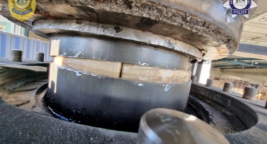 Makinenin içine gizlenmiş 300 kilodan fazla uyuşturucu bulundu