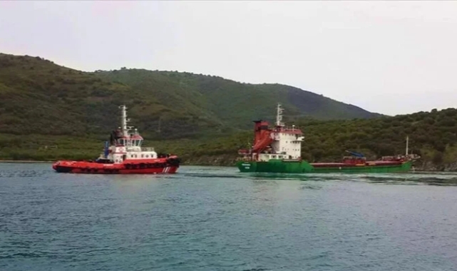 Marmara Adası'nda karaya oturan gemi kurtarıldı