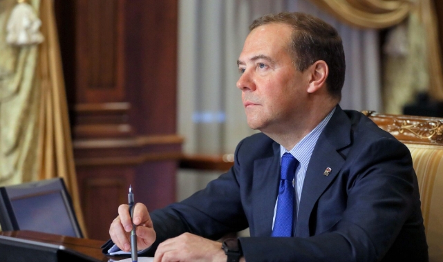 Medvedev: "İngiliz yetkililer meşru askeri hedef olarak görülebilir"