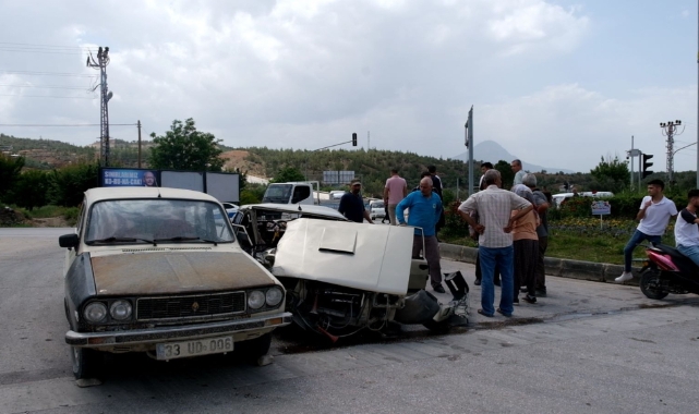 Mersin'de trafik kazası: 3 yaralı