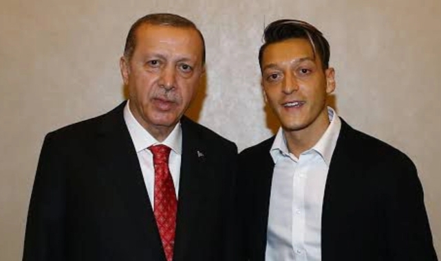 Mesut Özil'den Cumhurbaşkanı Erdoğan'a destek!