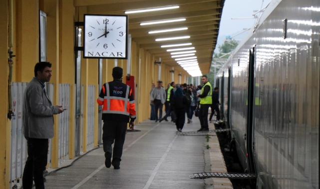 Milli Elektrikli Tren seferlere başladı