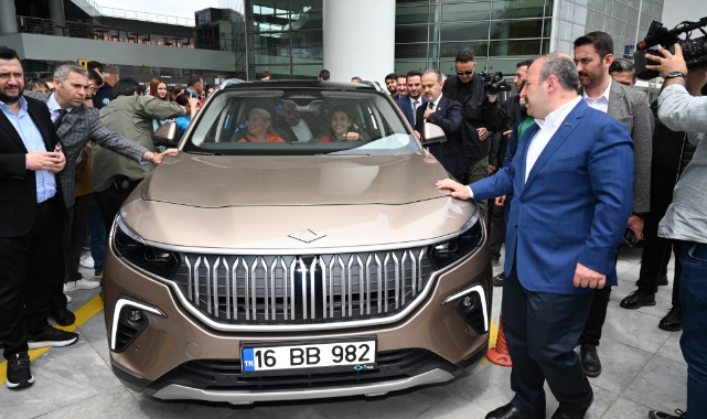 Milli sporcu Togg'la bir tur istedi, Bakan Varank anahtarı verdi