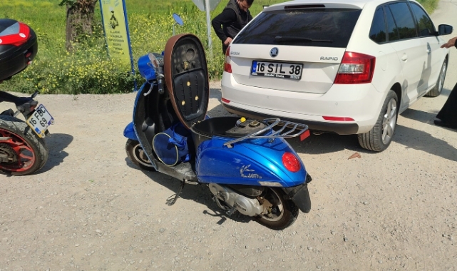Motosiklet otomobile arkadan çarptı