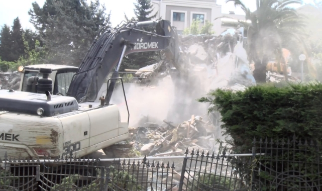 Münevver Karabulut cinayetinin işlendiği villa yıkıldı