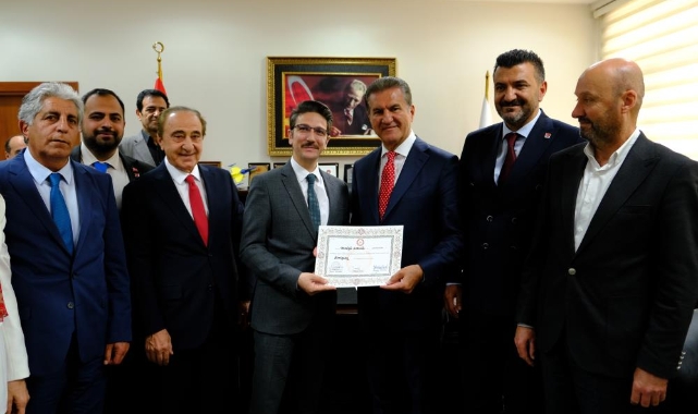 Mustafa Sarıgül mazbatasını aldı