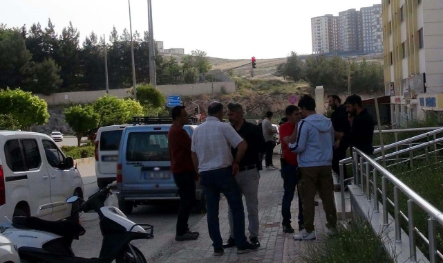 Müteahhit, evinde bıçaklanmış halde ölü bulundu