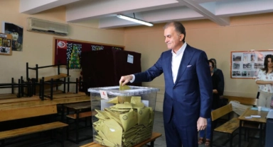 Ömer Çelik, Togg ile gelip oyunu kullandı