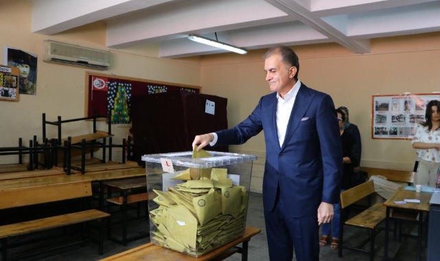 Ömer Çelik, Togg ile gelip oyunu kullandı