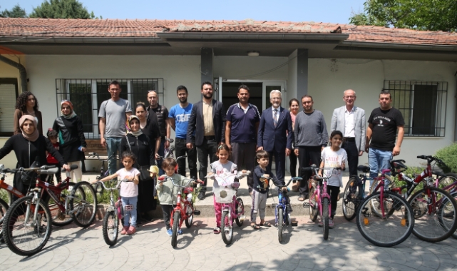 Onarılan bisikletler depremzede çocukları mutlu etti