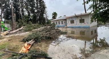Osmaniye'de sağanak yağmur sonrası kanal taştı, evleri su bastı