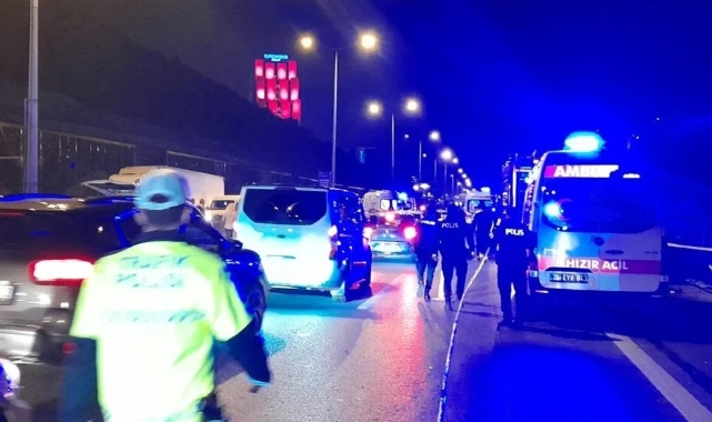 Otomobil belediye işçilerinin arasına daldı: 4 ölü