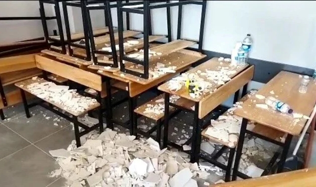 Oy kullanımı sırasında tavandan sıva parçaları düştü!
